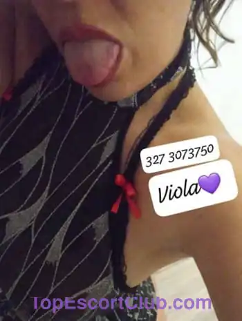 Lady viola